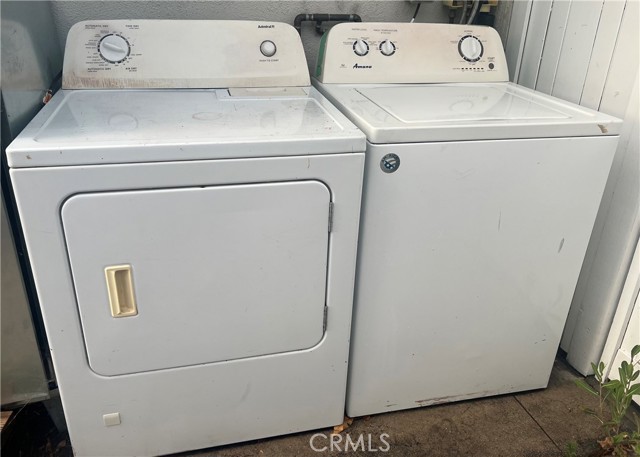 6919 Lena, West Hills CA: https://media.crmls.org/medias/2b08c109-6b8b-4e88-b62e-fe93370f2dd1.jpg