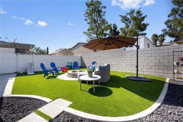 Detail Gallery Image 1 of 21 For 17086 Esperanza Dr, Perris,  CA 92570 - 3 Beds | 2 Baths