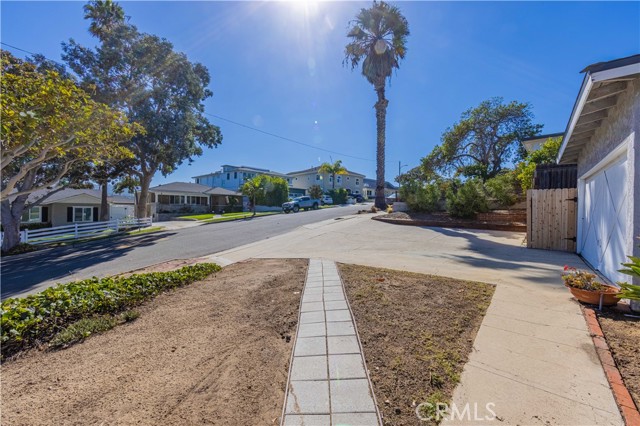 1308 Irena Avenue, Redondo Beach, California 90277, 3 Bedrooms Bedrooms, ,1 BathroomBathrooms,Residential,Sold,Irena,SB22205382