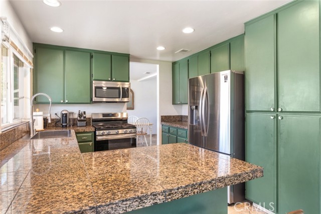 Detail Gallery Image 14 of 31 For 29559 Mount Bachelor Way, Menifee,  CA 92586 - 3 Beds | 2/1 Baths