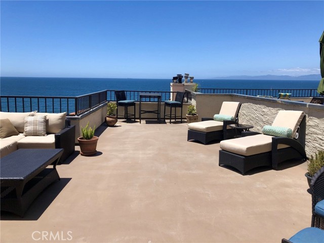 555 Esplanade, Redondo Beach CA: https://media.crmls.org/medias/2b0b24f0-ab91-4a0a-9615-6984ac33c45a.jpg