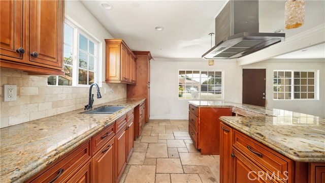 Detail Gallery Image 6 of 18 For 1032 S Gates St, Santa Ana,  CA 92704 - 3 Beds | 2 Baths