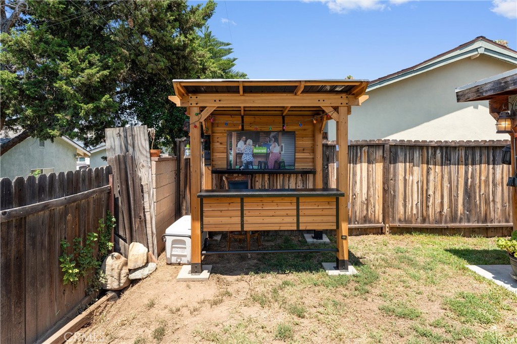 https://media.crmls.org/medias/2b0b605b-02e6-4dbc-aaf6-6079f0adaf51.jpg?preset=X-Large