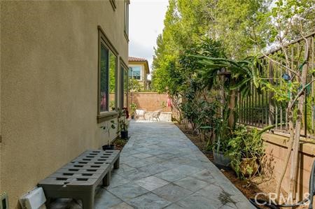 https://media.crmls.org/medias/2b0cad7e-94f0-4ff1-9ec6-a3fecc103057.jpg?preset=X-Large