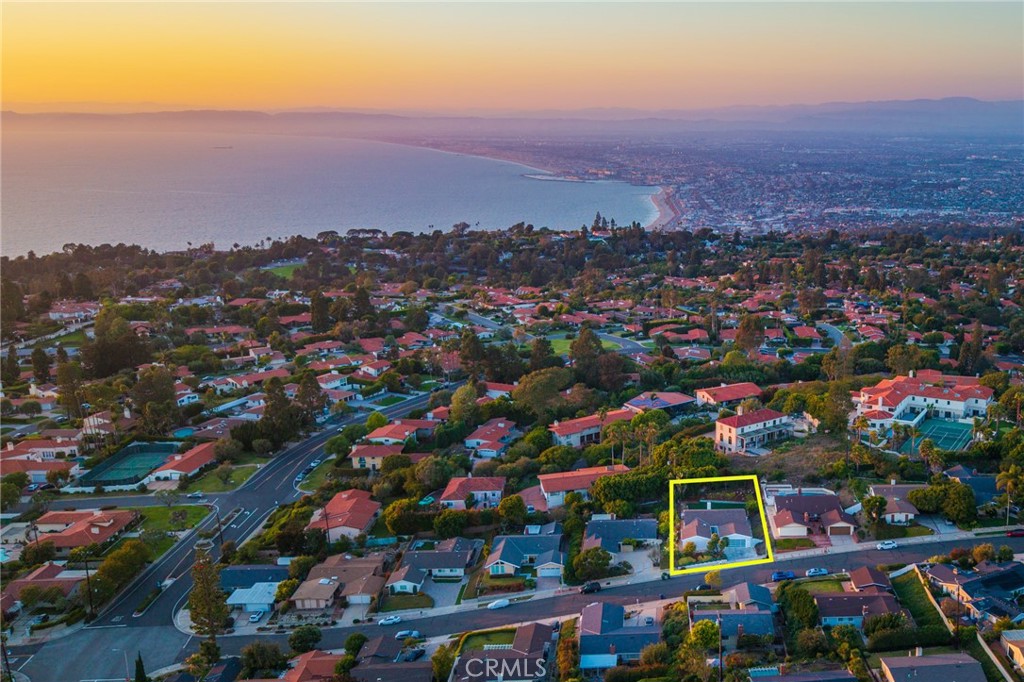 https://media.crmls.org/medias/2b0d6a8d-5c06-46f9-b3b9-0ed0b6c720b7.jpg?preset=X-Large