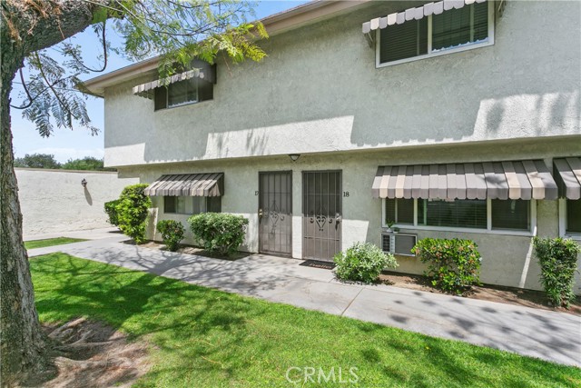 Detail Gallery Image 2 of 22 For 5593 Pioneer Bld #18,  Whittier,  CA 90601 - 2 Beds | 2 Baths