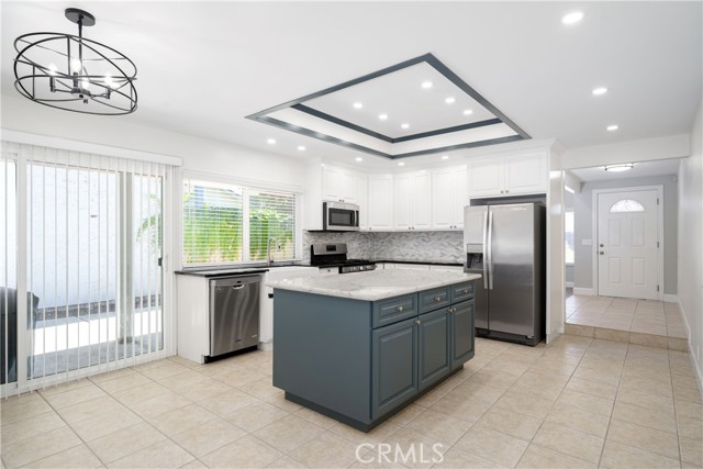 3701 S Ross Street, Santa Ana CA: https://media.crmls.org/medias/2b0f096b-a692-466c-a428-82dfdf3e591d.jpg