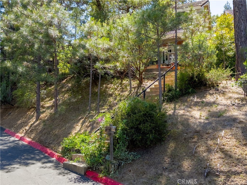 https://media.crmls.org/medias/2b0f9d45-41a9-4f84-b35d-1eddf31be47e.jpg?preset=X-Large