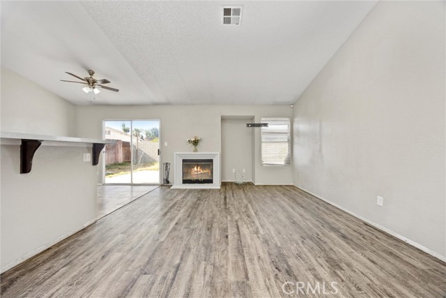 719 Baldwin Farms Drive, Bakersfield CA: https://media.crmls.org/medias/2b0fb298-cdb8-4413-bf4f-e6d80b5ab88c.jpg