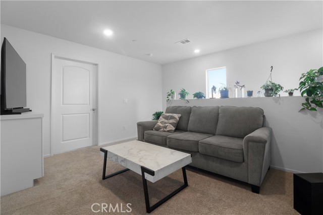 Detail Gallery Image 14 of 18 For 10292 Vanessa Ct, Adelanto,  CA 92301 - 4 Beds | 2/1 Baths