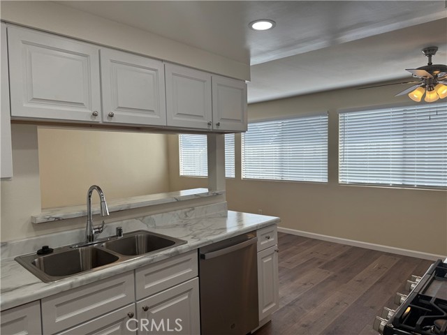 Detail Gallery Image 6 of 25 For 7305 Milwood Ave #7,  Canoga Park,  CA 91303 - 2 Beds | 1 Baths