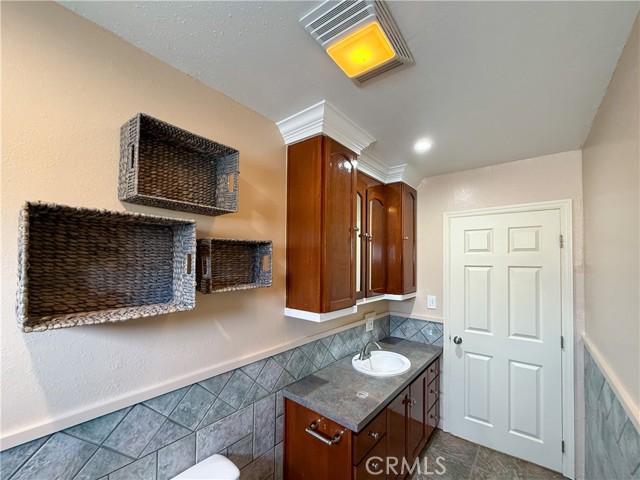 Detail Gallery Image 40 of 46 For 7090 N Atlantic Pl, Long Beach,  CA 90805 - 4 Beds | 2 Baths