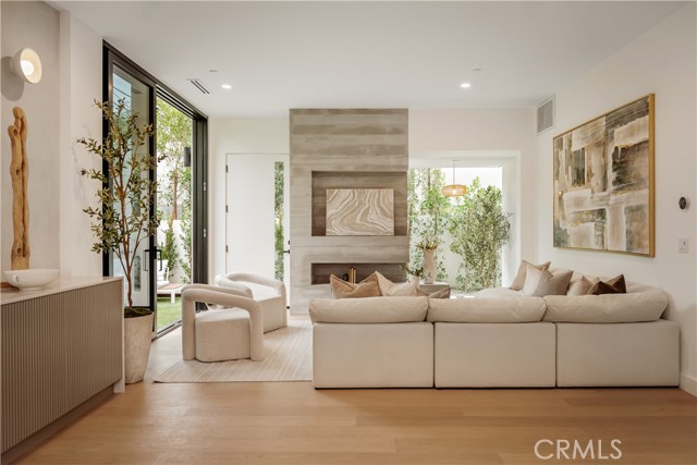 Image 3 of 22 For 8904 Hubbard St