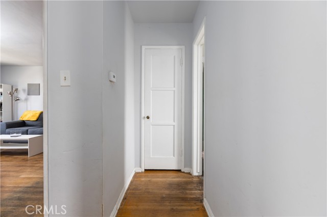10314 S Wilton Place, Los Angeles CA: https://media.crmls.org/medias/2b120772-64ab-4cc6-9910-318a43bcf0fa.jpg