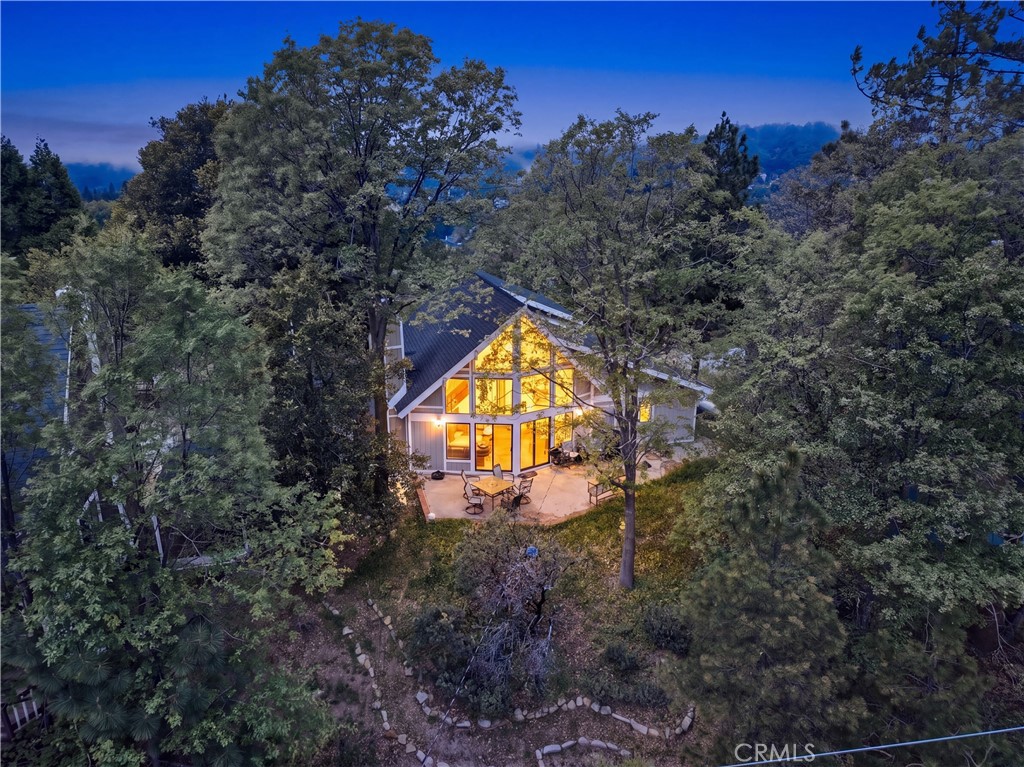 https://media.crmls.org/medias/2b124748-c1ef-48f9-b4a6-39fde891061c.jpg?preset=X-Large