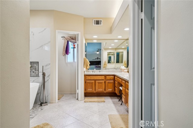 6586 Manzanita Court, Chino CA: https://media.crmls.org/medias/2b13a222-ac91-42e2-bf86-fccbff22abdd.jpg