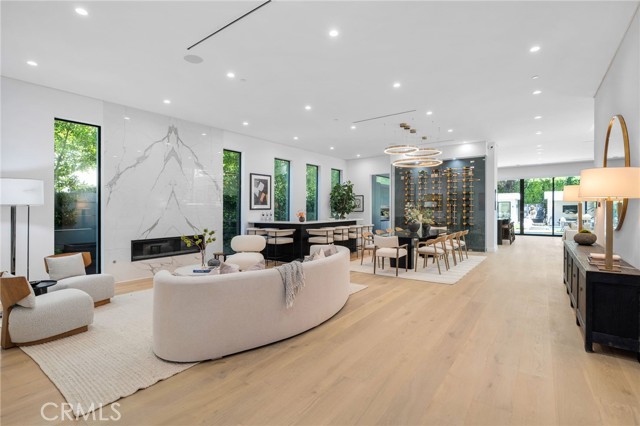 15231 Greenleaf Street, Sherman Oaks CA: https://media.crmls.org/medias/2b140d53-f46c-43c0-9727-a0fc6dfbb143.jpg