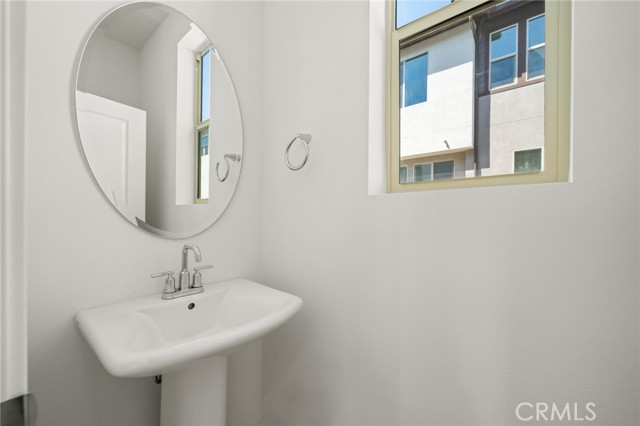 Detail Gallery Image 11 of 11 For 1590 E. Hermosa Lane #2, Placentia,  CA 92870 - 2 Beds | 2/1 Baths