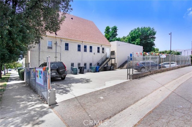 Image 3 of 46 For 724 Glenoaks Boulevard
