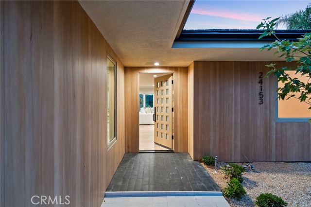 24153 Califa Street, Woodland Hills CA: https://media.crmls.org/medias/2b145ca1-9847-4fce-975b-661b8096d0f2.jpg