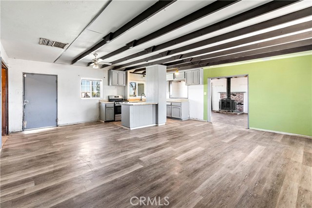 Detail Gallery Image 10 of 45 For 10888 Phelan Rd., Oak Hills,  CA 92344 - 1 Beds | 1 Baths