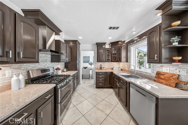 Detail Gallery Image 6 of 36 For 17760 Calle Barcelona, Rowland Heights,  CA 91748 - 4 Beds | 3 Baths