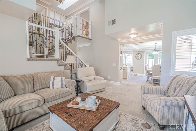 Detail Gallery Image 10 of 65 For 20019 Nutcracker Ct, Canyon Country,  CA 91351 - 4 Beds | 2/1 Baths