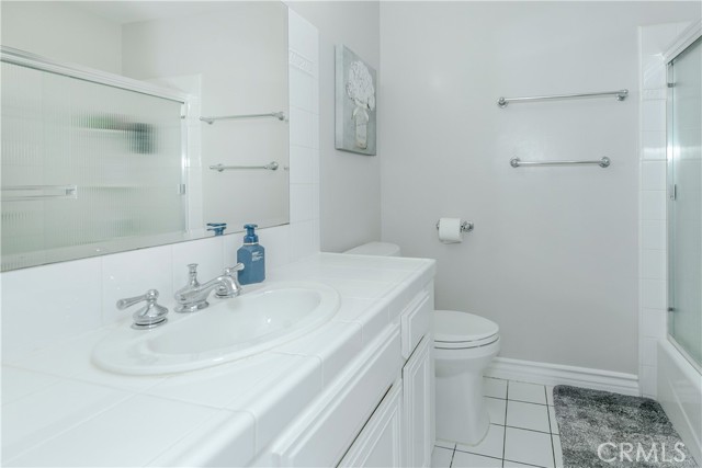 10670 Deering Avenue, Chatsworth CA: https://media.crmls.org/medias/2b15430e-3679-4ee9-bae3-9ce83e2e693e.jpg