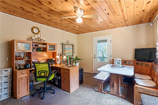 328 Wylerhorn Drive, Crestline CA: https://media.crmls.org/medias/2b1582f5-e375-4a10-956c-26f44fa0036f.jpg