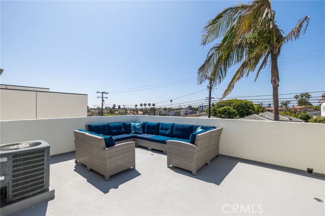 1837 11th Street, Manhattan Beach, California 90266, 4 Bedrooms Bedrooms, ,2 BathroomsBathrooms,Residential,Sold,11th,SB23135045