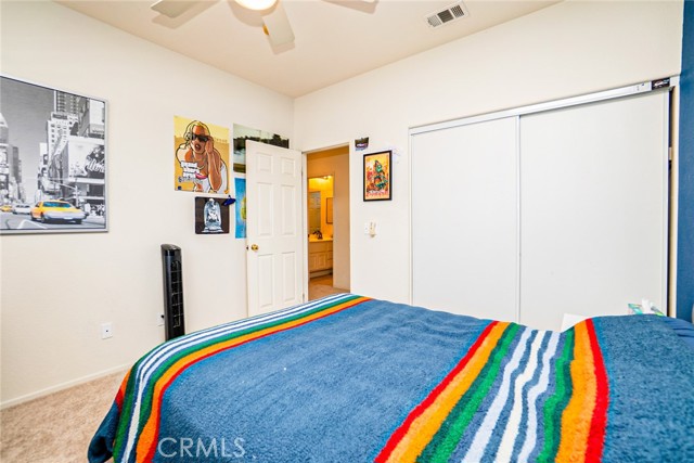 15138 Holiday Drive, Fontana CA: https://media.crmls.org/medias/2b1619bf-559b-4e0c-abcf-0cc3e89188af.jpg