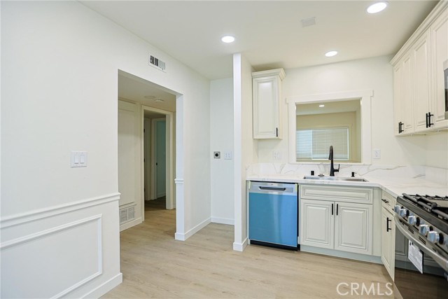 Detail Gallery Image 18 of 41 For 4109 W 5th #F2,  Santa Ana,  CA 92703 - 2 Beds | 2 Baths