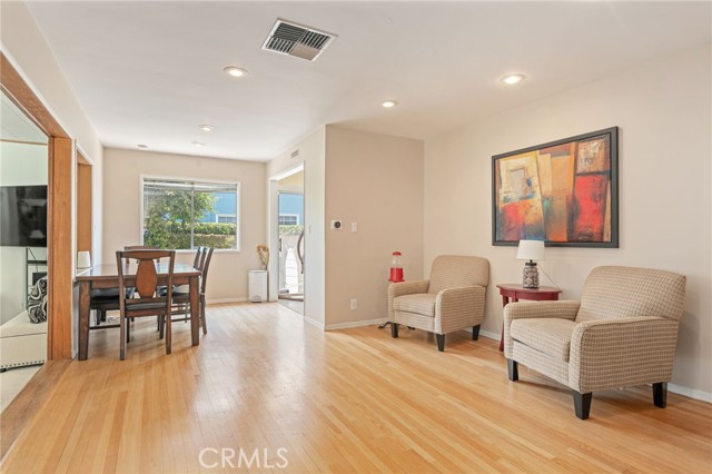 10022 Gothic Avenue, North Hills CA: https://media.crmls.org/medias/2b1659f2-c4ce-4582-a973-e76c000ec5c0.jpg