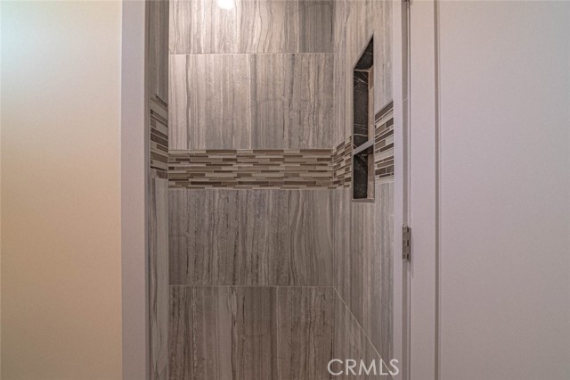 Detail Gallery Image 8 of 50 For 18748 Collins St, Tarzana,  CA 91356 - 4 Beds | 3 Baths