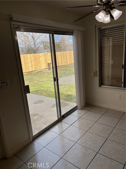 Detail Gallery Image 4 of 15 For 21320 Santa Barbara Dr, Tehachapi,  CA 93561 - 3 Beds | 2 Baths