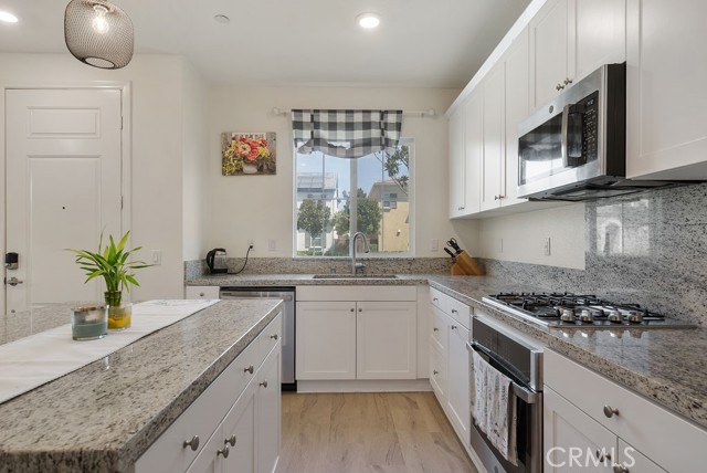 Detail Gallery Image 7 of 27 For 8692 Autumn Path St, Chino,  CA 91708 - 3 Beds | 2/1 Baths