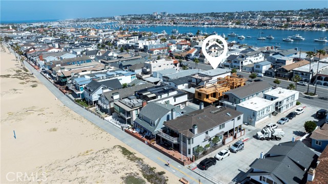 Detail Gallery Image 1 of 25 For 913 E Balboa Blvd #C,  Newport Beach,  CA 92661 - 3 Beds | 3 Baths