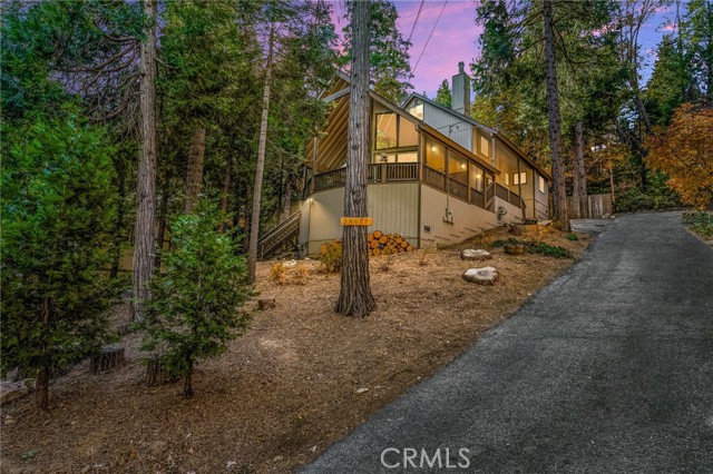 Detail Gallery Image 1 of 46 For 28657 Shenandoah Dr, Lake Arrowhead,  CA 92352 - 4 Beds | 2 Baths