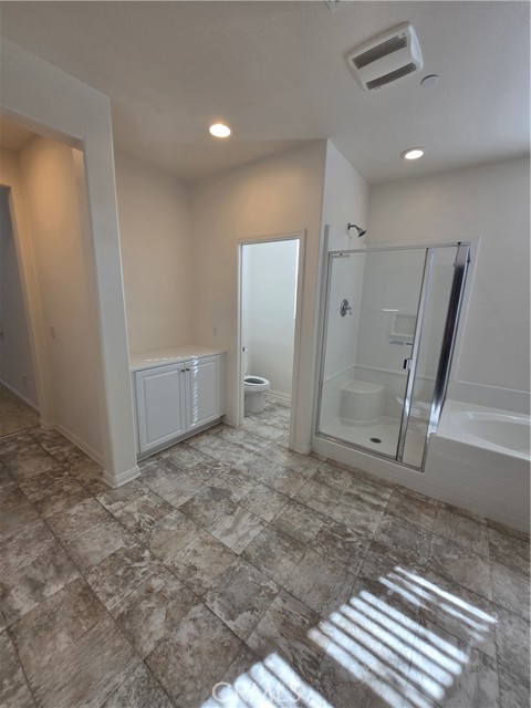 Detail Gallery Image 11 of 30 For 11014 via Del Corso, Riverside,  CA 92505 - 4 Beds | 3 Baths