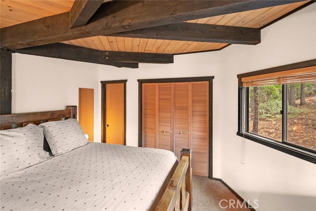 1281 Sand Canyon, Big Bear Lake CA: https://media.crmls.org/medias/2b1b6cb2-f3f0-4b6f-aece-58038d01fc4d.jpg