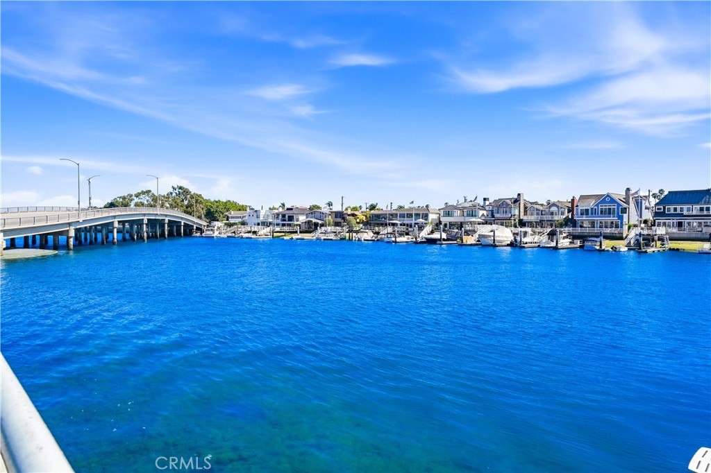 https://media.crmls.org/medias/2b1b6d30-d7a4-4964-b139-c380cc799880.jpg?preset=X-Large
