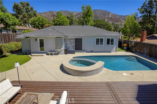 3330 Henrietta Avenue, La Crescenta CA: https://media.crmls.org/medias/2b1d2251-6cfa-4960-baae-3122ed75fb7c.jpg