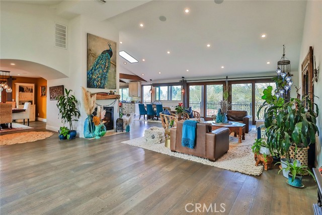 Detail Gallery Image 4 of 45 For 5617 Colodny Dr, Agoura Hills,  CA 91301 - 6 Beds | 4/1 Baths