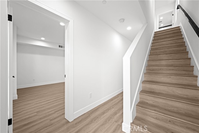 Detail Gallery Image 7 of 35 For 6700 Kester Ave, Van Nuys,  CA 91405 - 5 Beds | 4 Baths