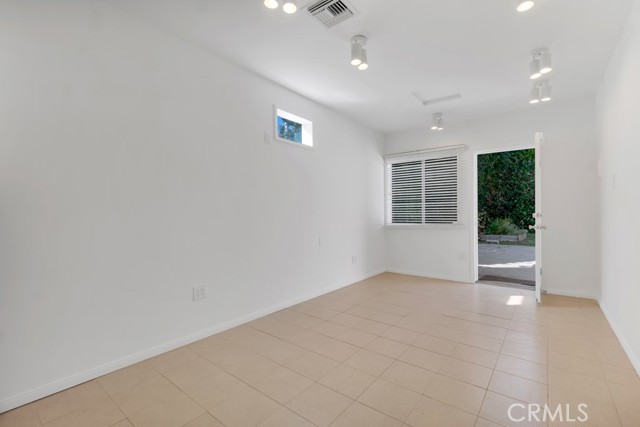 Detail Gallery Image 25 of 58 For 17435 Burma, Encino,  CA 91316 - 3 Beds | 2 Baths