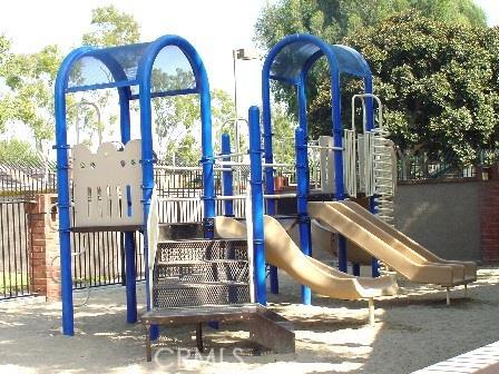 https://media.crmls.org/medias/2b1da059-5e76-4779-aee6-137fa2e5216c.jpg?preset=X-Large