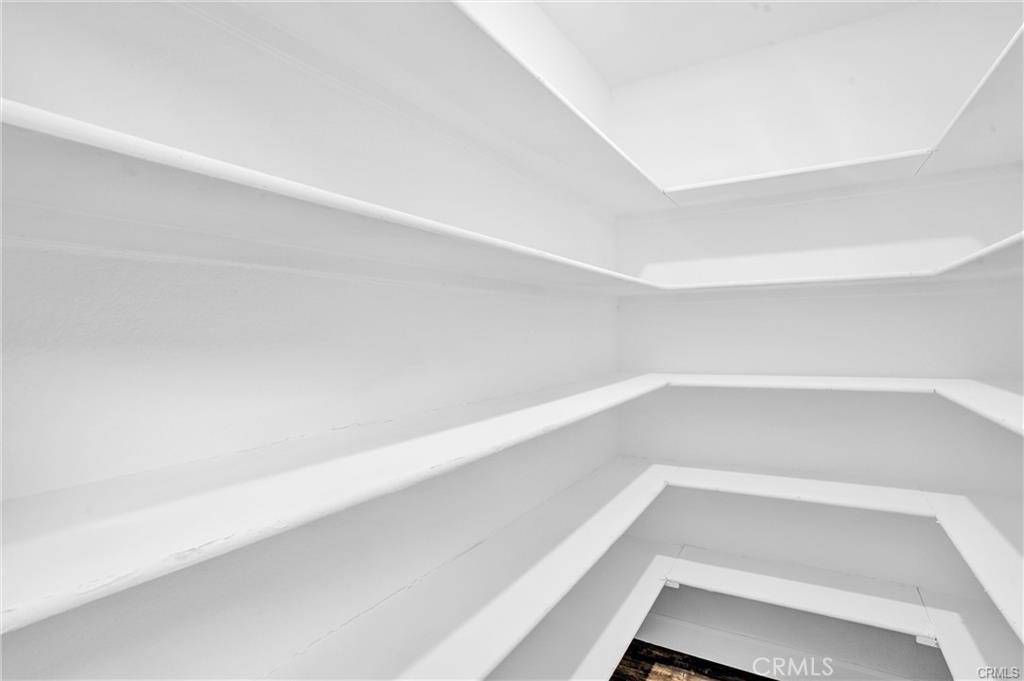 https://media.crmls.org/medias/2b1dce04-a6e6-4521-84f3-dcab1f92e587.jpg?preset=X-Large