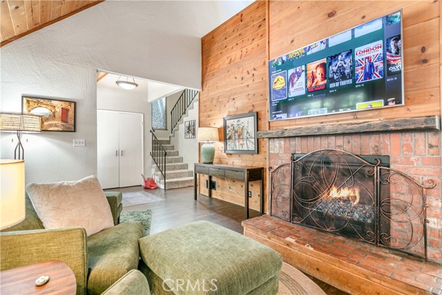 248 Hemlock Drive, Lake Arrowhead CA: https://media.crmls.org/medias/2b1e1426-26d6-4029-893c-9c45566a3afe.jpg