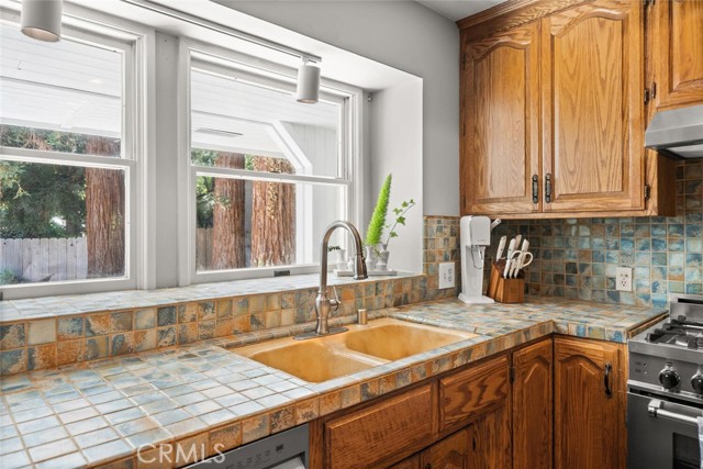 1624 Bidwell Avenue, Chico CA: https://media.crmls.org/medias/2b1e2472-5165-472b-9c29-29ea26bd6160.jpg