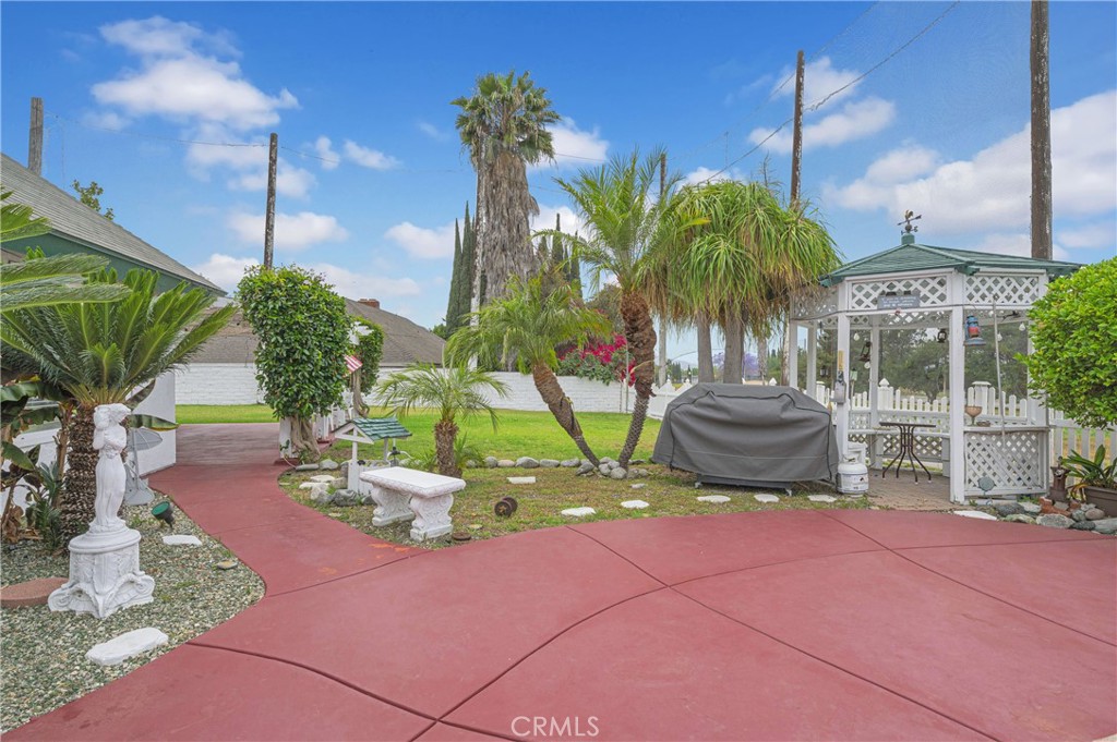 https://media.crmls.org/medias/2b1eb1d0-0411-474a-b584-ebaa7c17b7b9.jpg?preset=X-Large